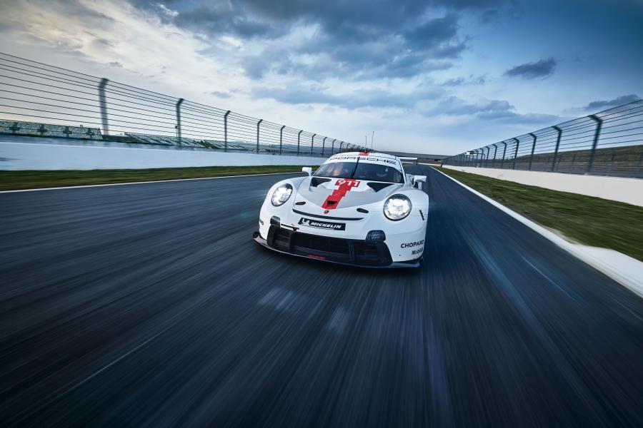  Porsche 911 RSR (991) 2019 года  (фото 16 из 21)